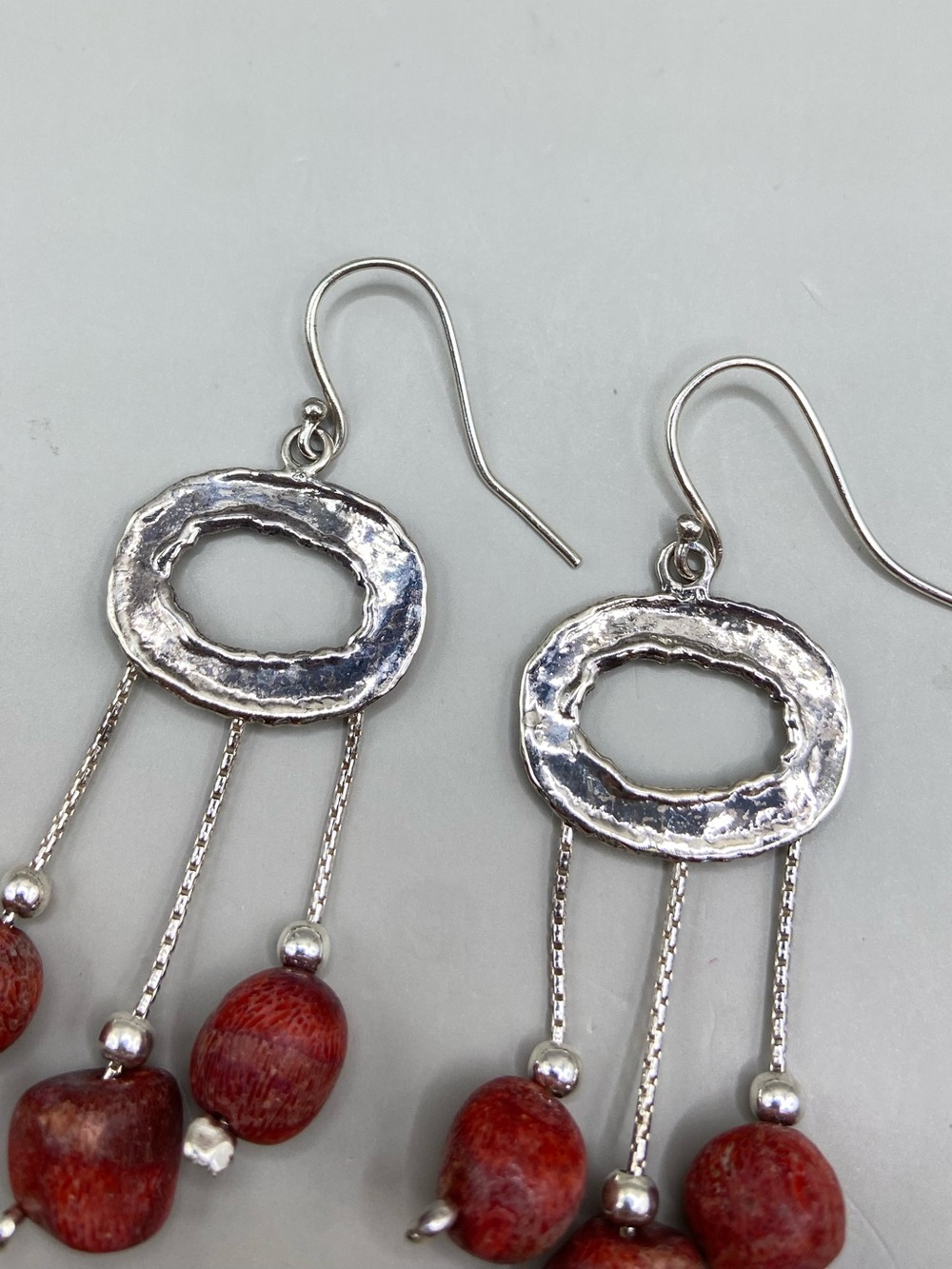 Vintage Silpada Sterling Silver Hammered Oval Red Coral Earrings - Picture 5 of 7